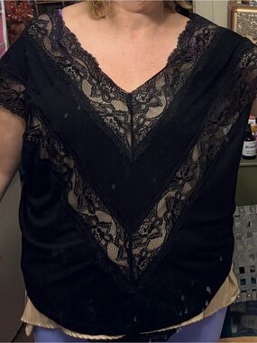 VENUS Black Lace V-Neck Short Sleeve Blouse